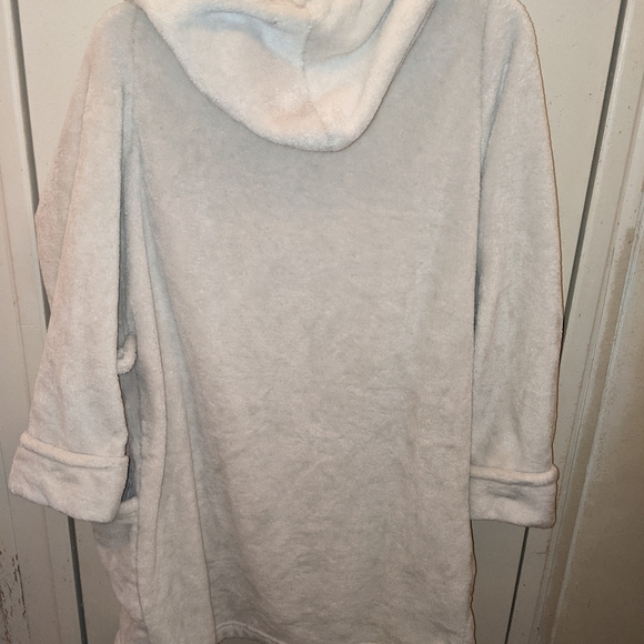 Xhilaration Intimates & Sleepwear Xhileration Hooded Robe Poshmark